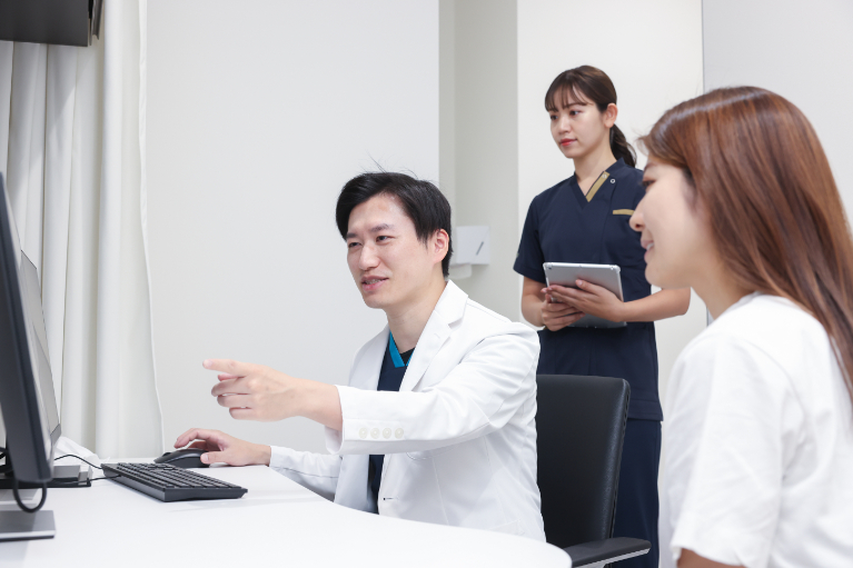 脇腹が痛いとお悩みの方は当院へご相談を