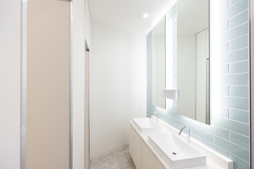 2. 大腸カメラ（大腸内視鏡検査）の方専用のトイレを完備